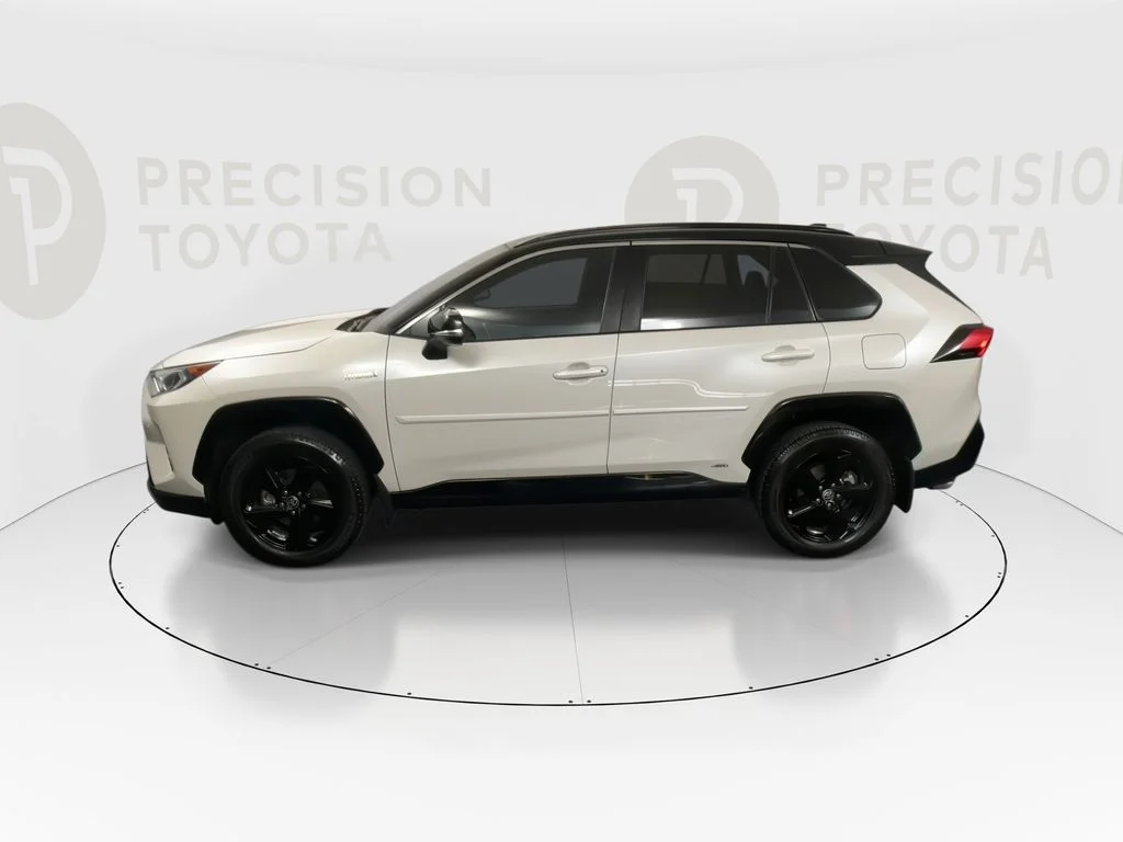 Used 2021 Blizzard Pearl/Midnight Black Metallic Toyota XSE image 11