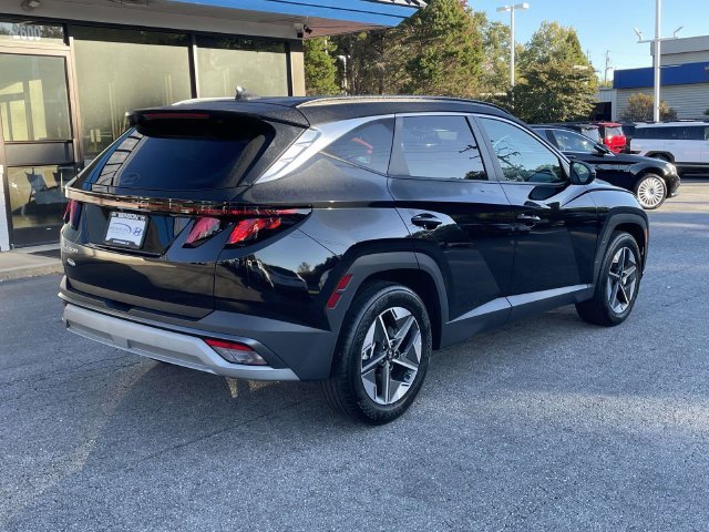 Certified Used 2025 Phantom Black Hyundai SEL image 6
