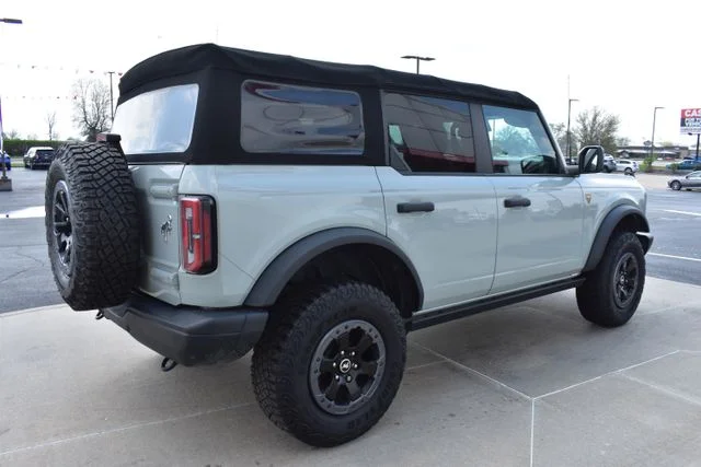 Used 2022 Gray Ford Badlands image 5
