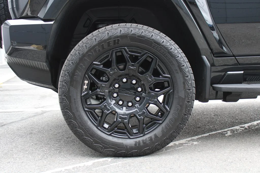 Used 2025 Black GMC 2X image 15