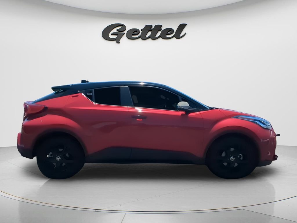Used 2022 Red Toyota Nightshade image 3