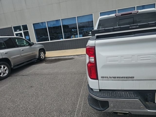 Used 2022 White Chevrolet LTZ image 9