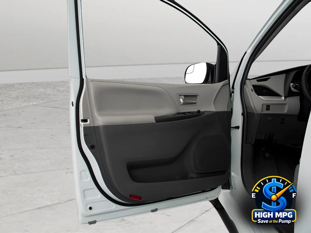 Used 2018 White Toyota LE image 14