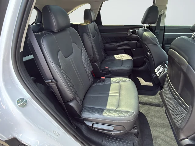 Used 2022 White Kia X-Line SX Prestige image 25