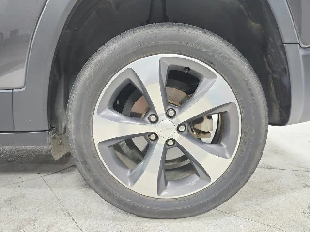 Used 2019 Gray Jeep Limited image 19