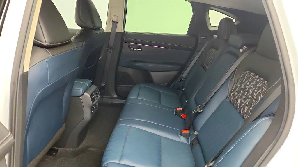 Used 2025 Everest White Pearl Tricoat/Super Black Nissan AWD Platinum w/ Illuminated Cargo Scuff Plate image 22
