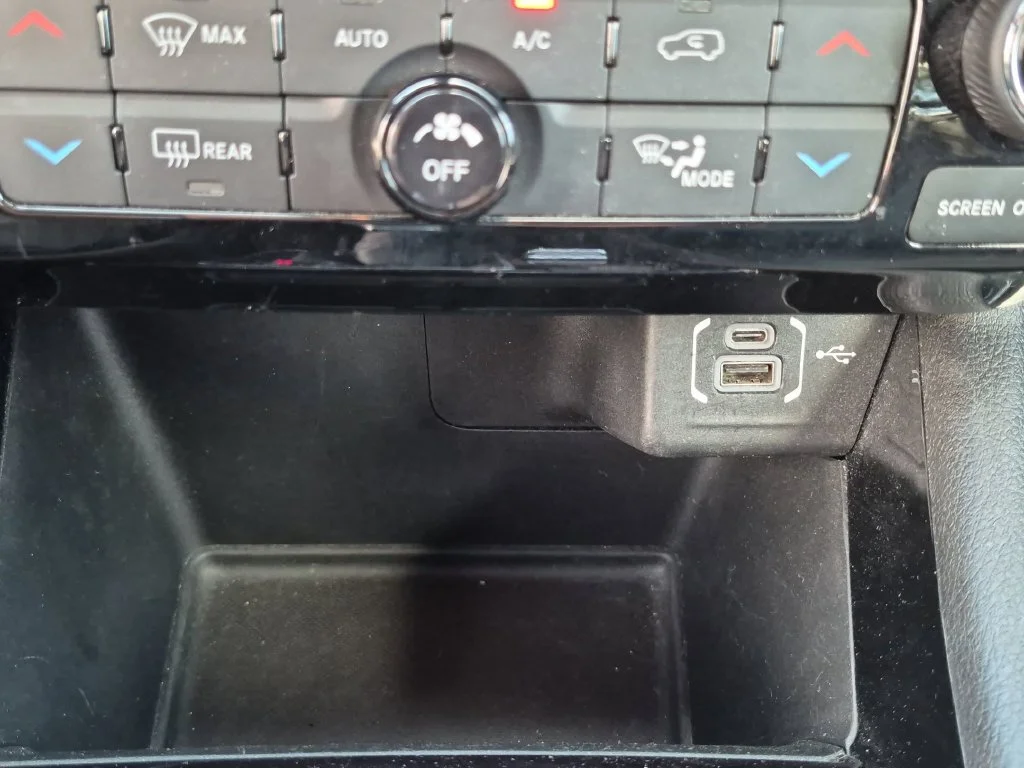 Used 2025 White Jeep Limited image 37