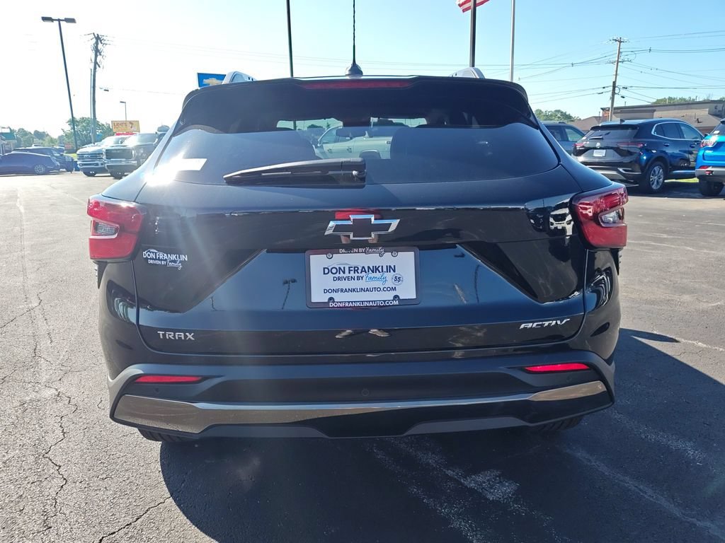 New 2026 Mosaic Black Metallic Chevrolet ACTIV image 4