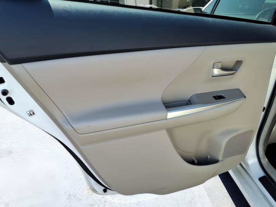 Used 2012 Blizzard Pearl Toyota Five image 13