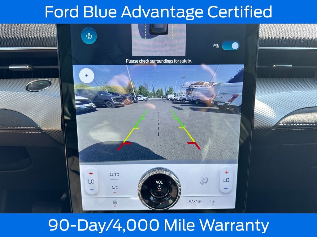 Used 2023 White Ford Select image 13