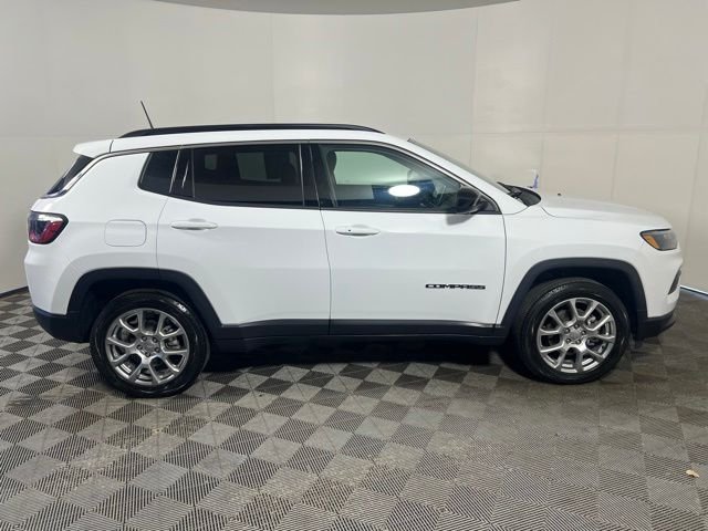 Certified Used 2022 White Jeep Latitude Lux image 11