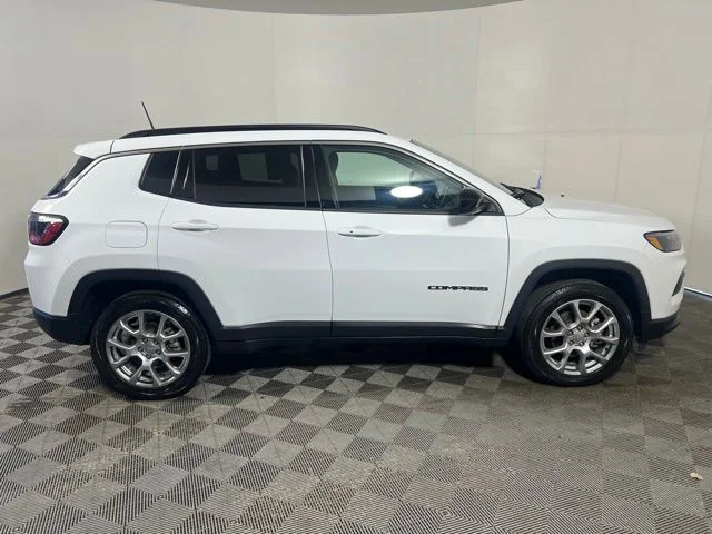 Certified Used 2022 White Jeep Latitude Lux image 11