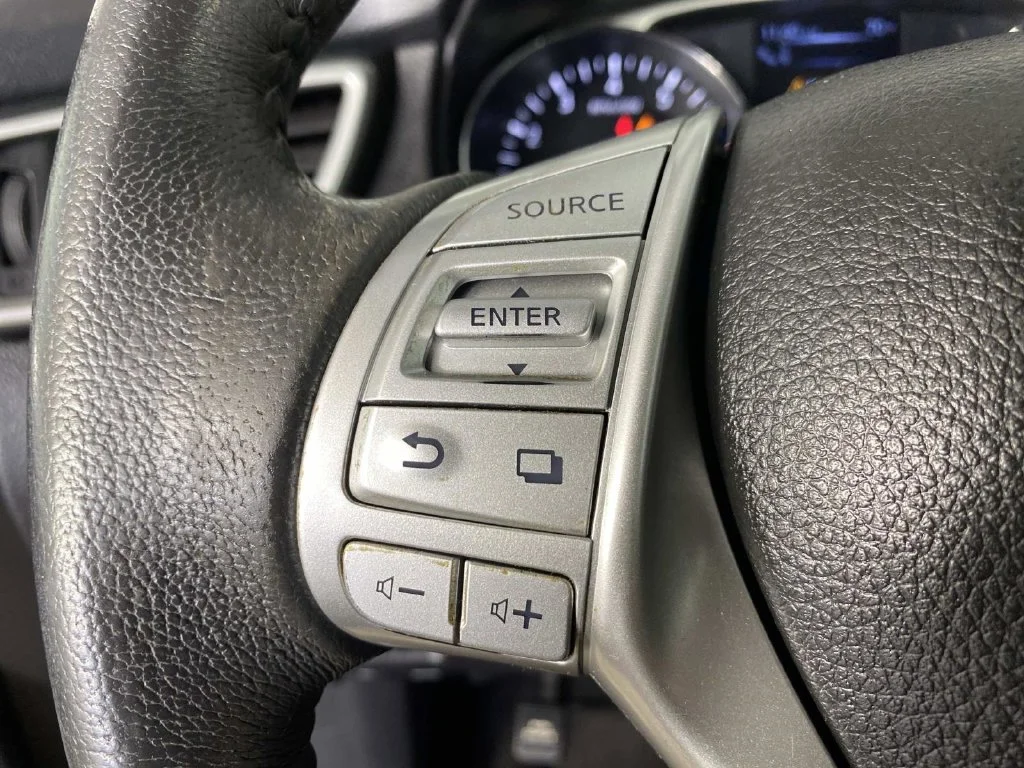 Used 2016 Black Nissan SL image 15