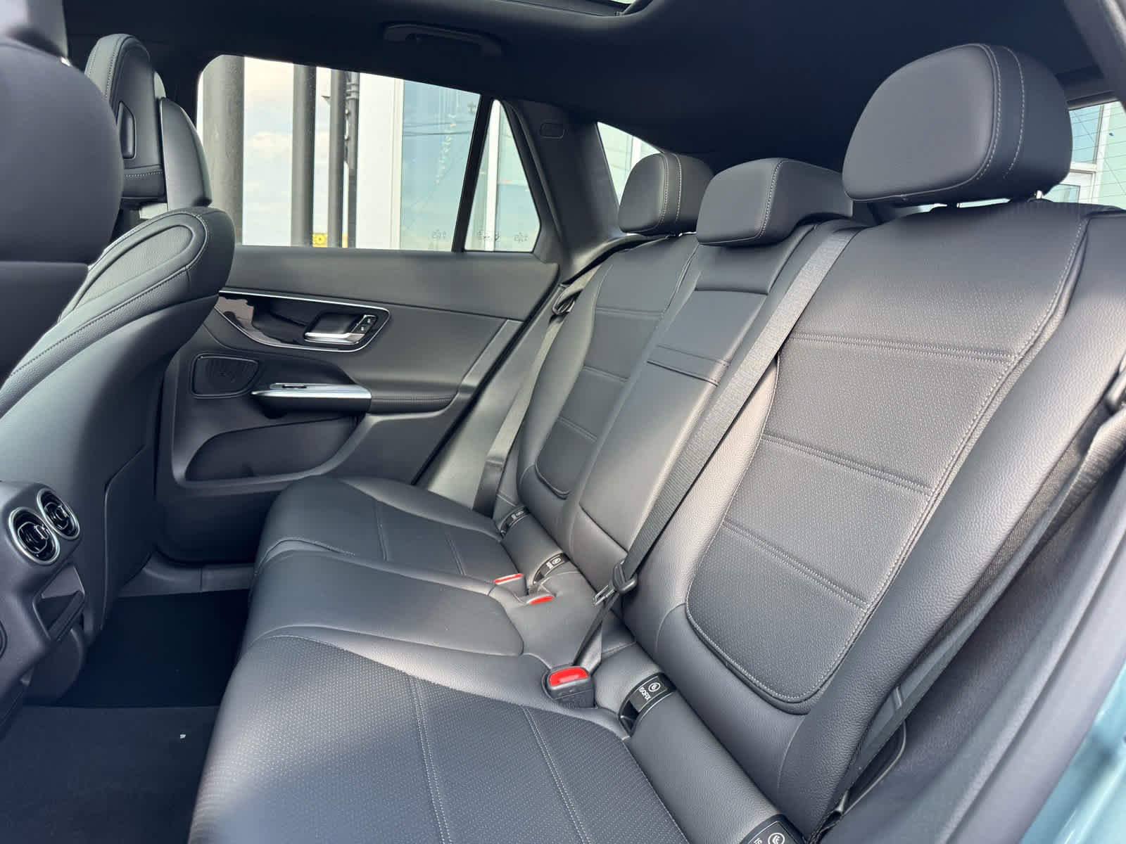 New 2026 Verde Silver Metallic Mercedes-Benz GLC 300 image 34