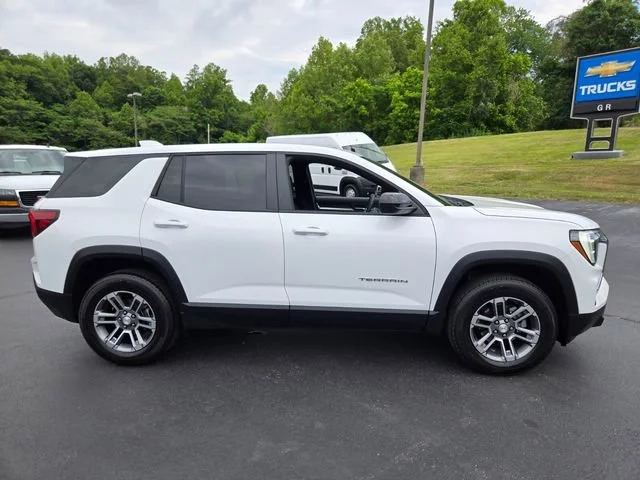 Used 2025 Summit White GMC Elevation image 9