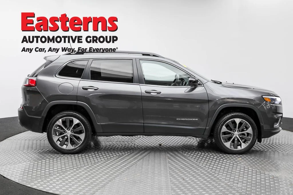 Used 2022 Gray Jeep Limited image 4