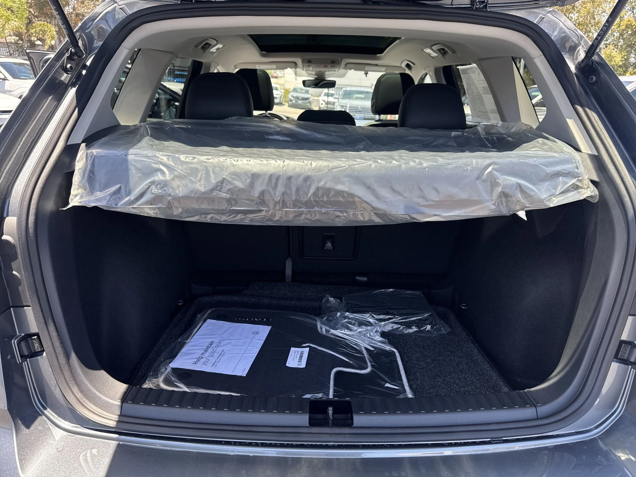 New 2026 Platinum Gray Metallic Volkswagen SE image 33