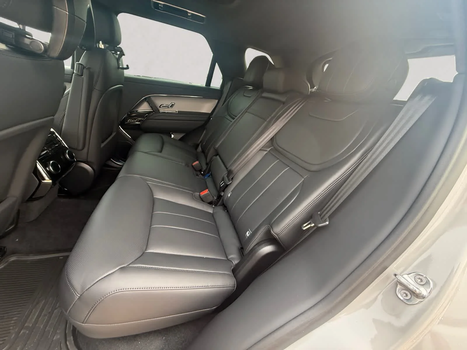 New 2026 Borasco Grey Land Rover SE image 13