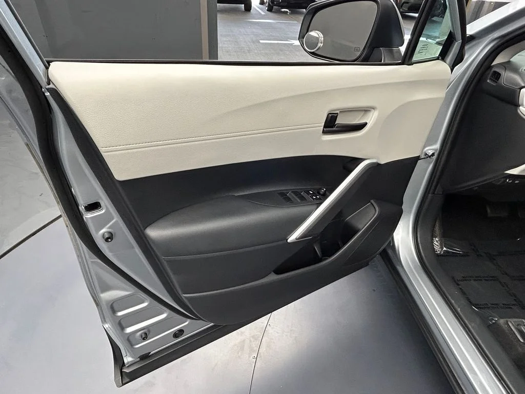 Used 2025 Silver Toyota L image 13