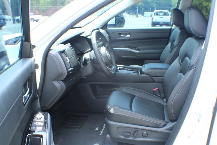 Used 2024 Pearl White Tricoat Nissan SL image 12