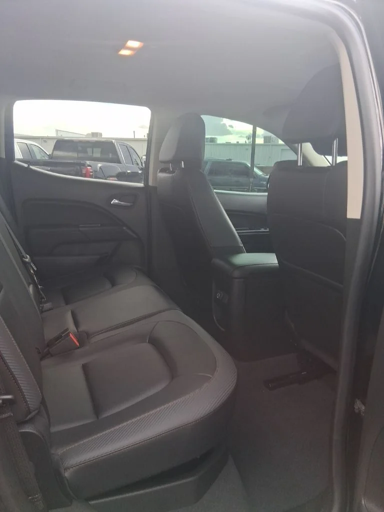 Used 2022 Black GMC AT4 w/Leather image 13