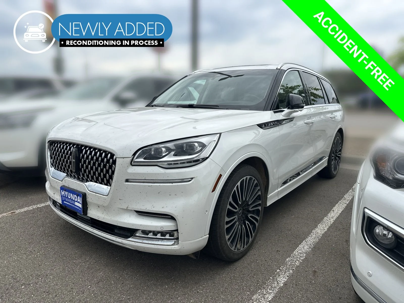 Used 2023 White Lincoln Black Label image 1
