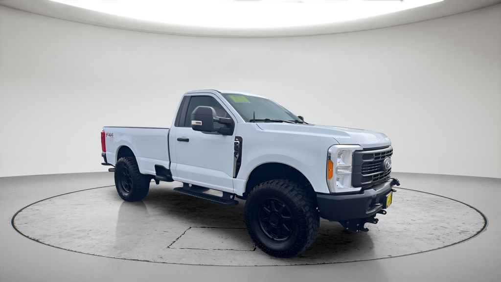 Used 2023 White Ford XL image 1