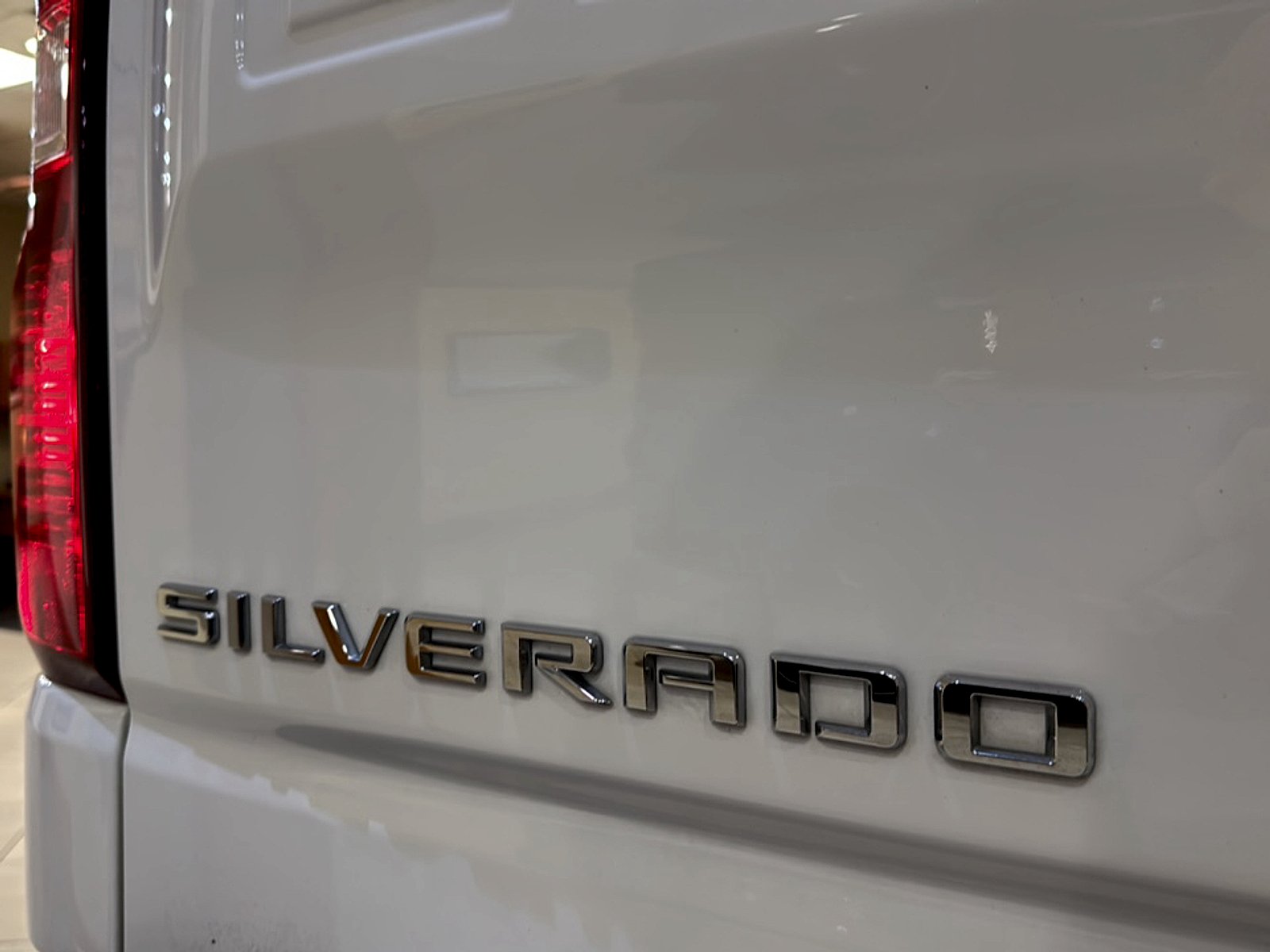 Used 2026 Summit White Chevrolet LT image 26