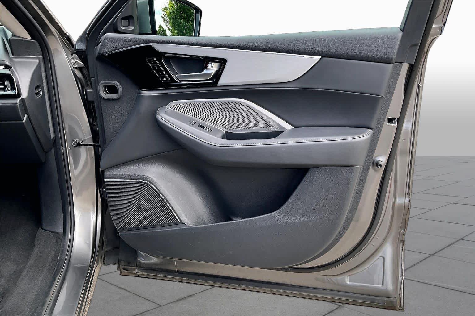 Used 2024 Liquid Carbon Metallic Acura w/Technology Package image 22
