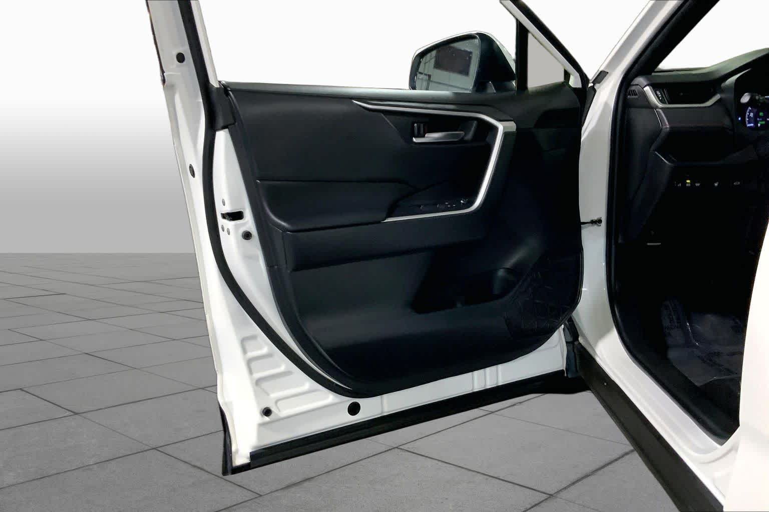 Used 2023 Ice Cap Toyota SE image 22