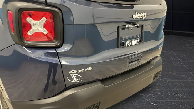 Used 2022 Slate Blue Jeep Latitude image 38