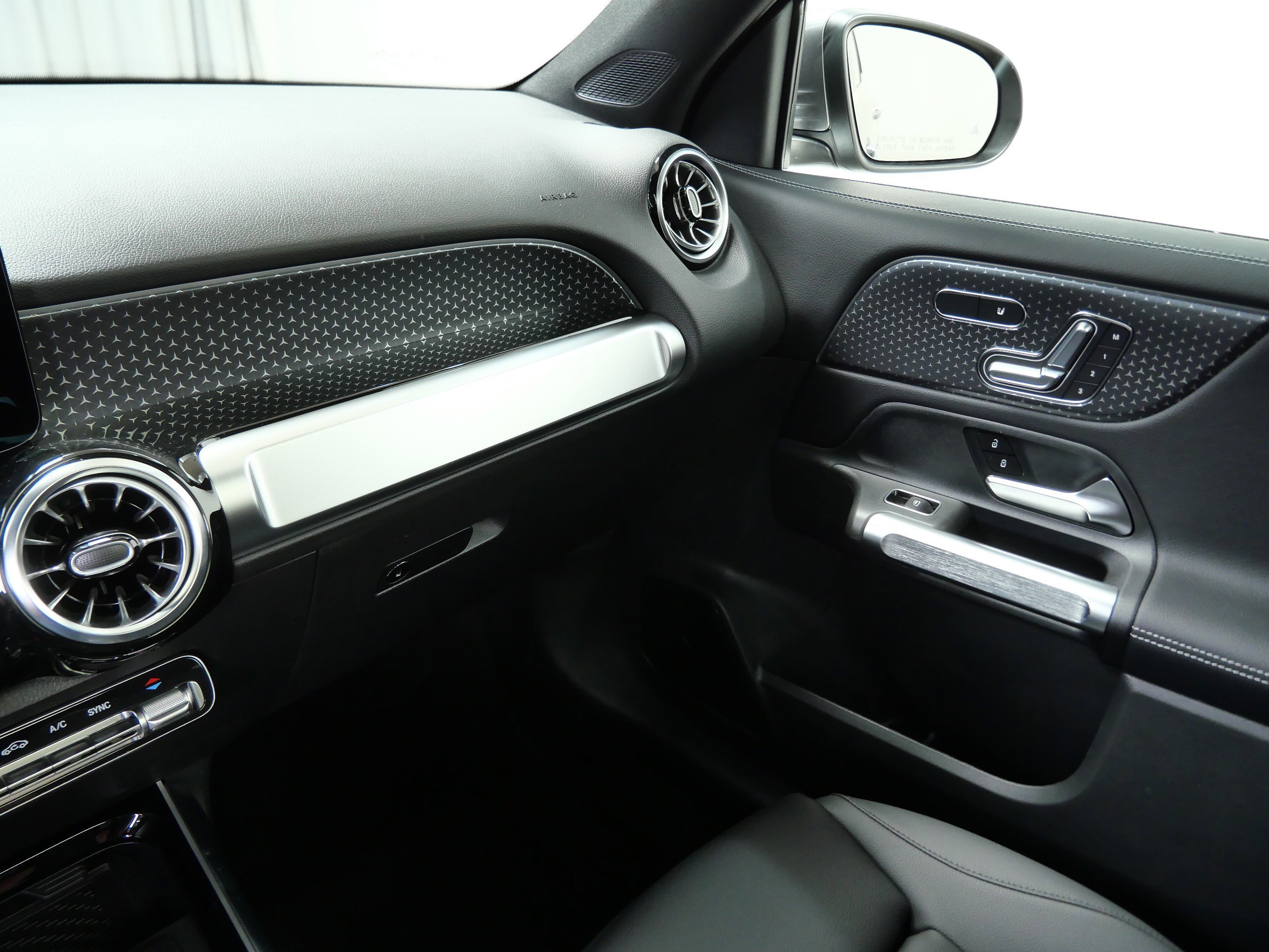 New 2026 Mountain Grey Metallic Mercedes-Benz GLB 250 image 11
