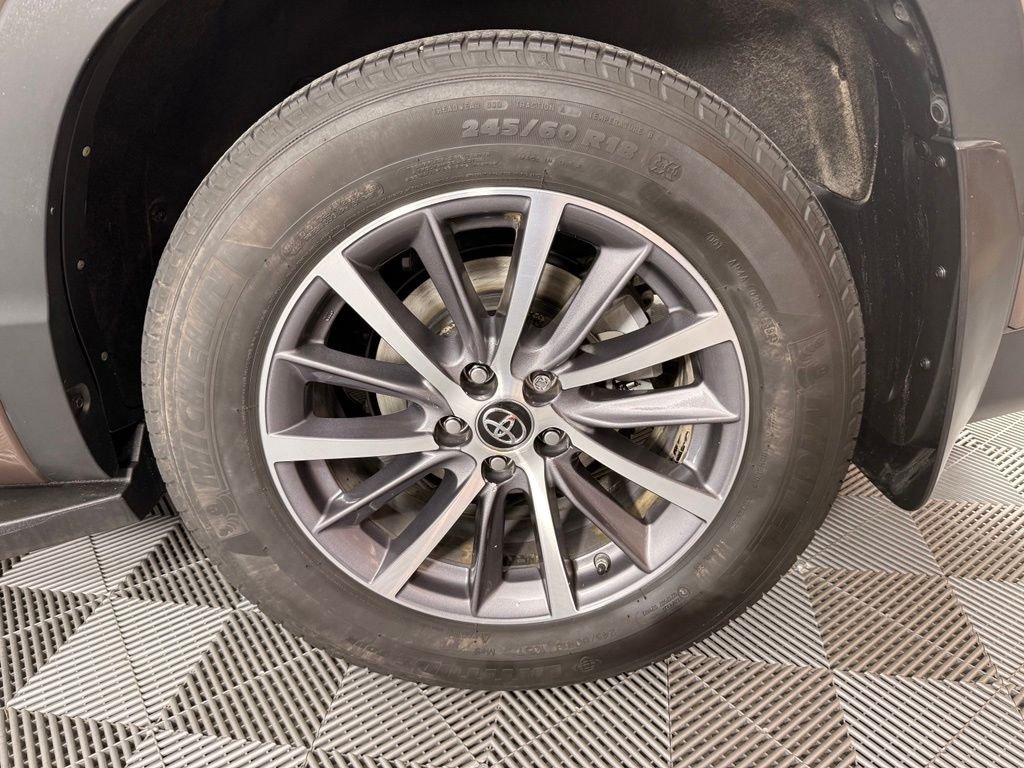 Used 2018 Walnut Toyota XLE image 15