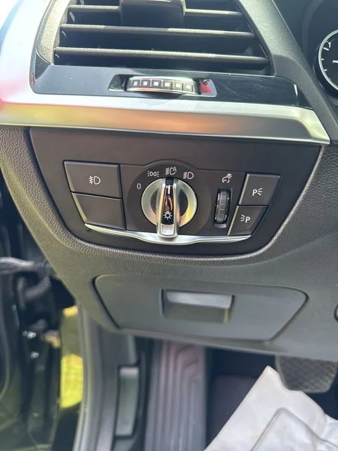 Used 2020 Black BMW xDrive30i image 17