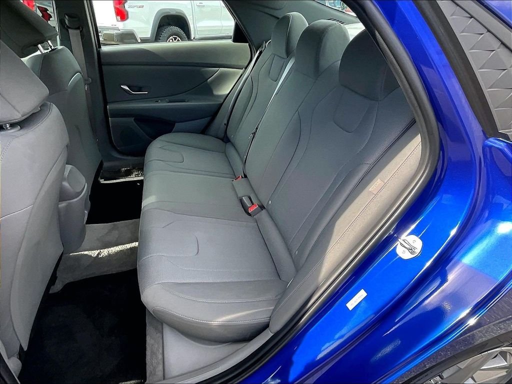 Used 2025 Blue Hyundai SE image 15