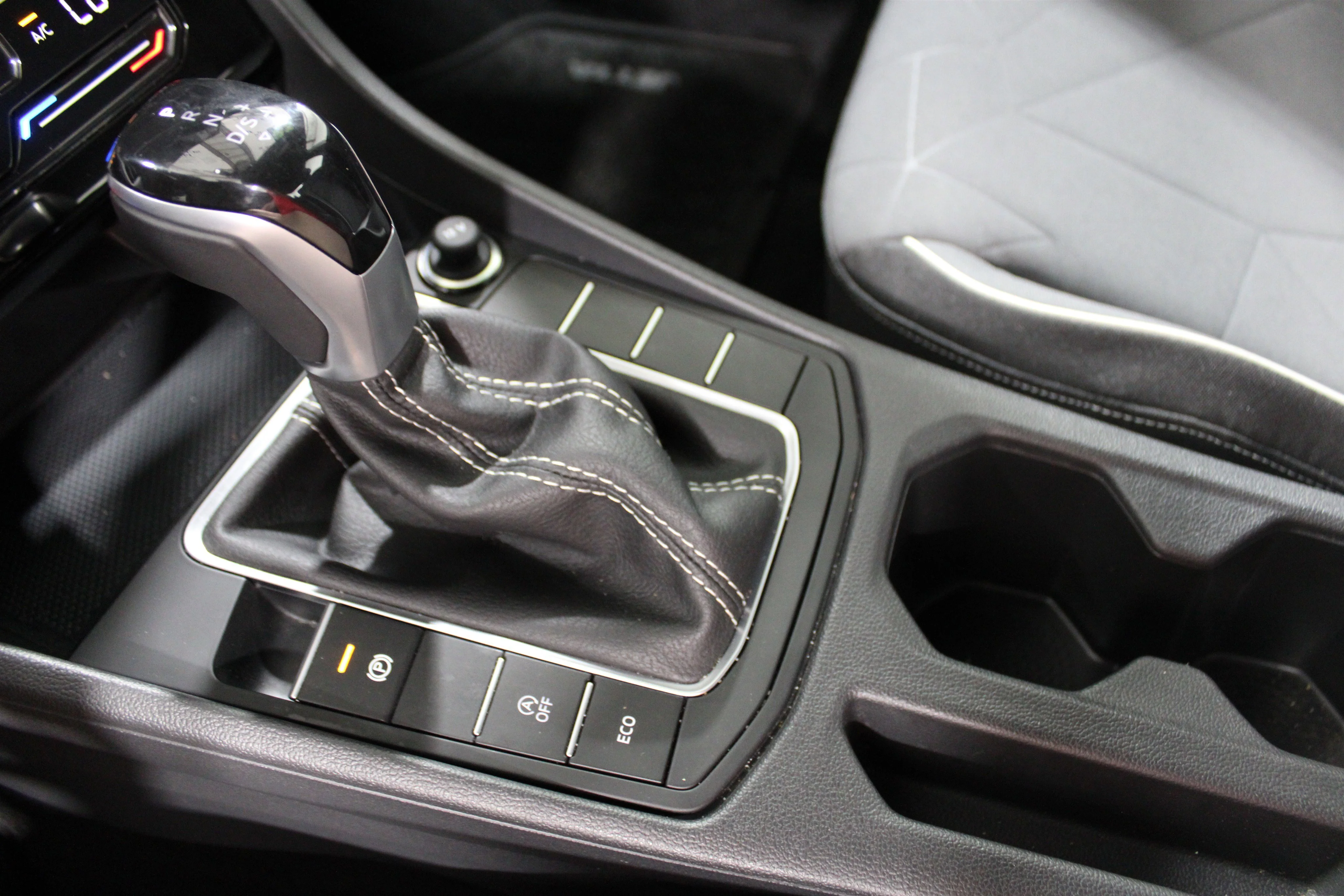 2025 Volkswagen Jetta Sport - Photo 17