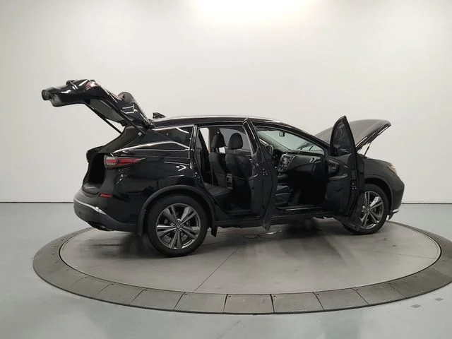 Used 2019 Black Nissan Platinum image 16