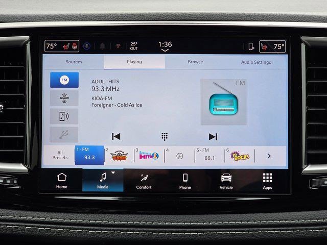 New 2026 Diamond Black Crystal Pearl-Coat Exterior Paint Chrysler Select image 30