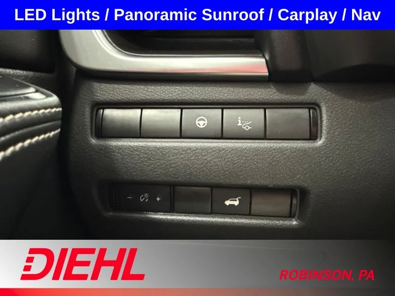 Used 2021 Gold Nissan Platinum image 25