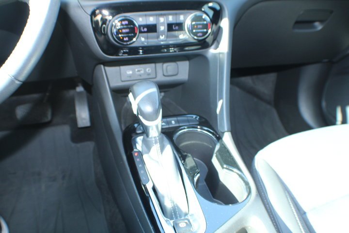 Used 2023 Summit White Buick Select image 10