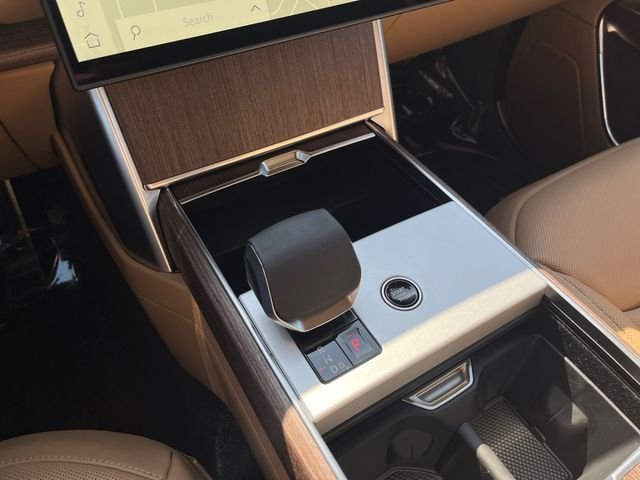 New 2026 Ostuni Pearl White Land Rover SE image 24