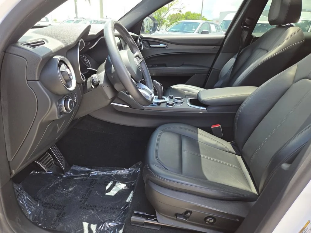Certified Used 2022 Alfa White Alfa Romeo Ti image 28