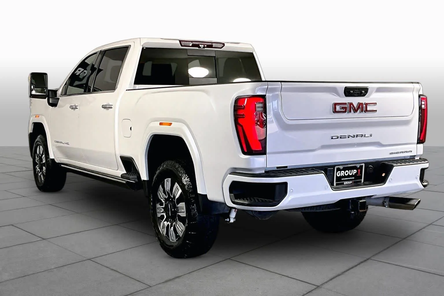Used 2024 White Frost Tricoat GMC Denali image 12
