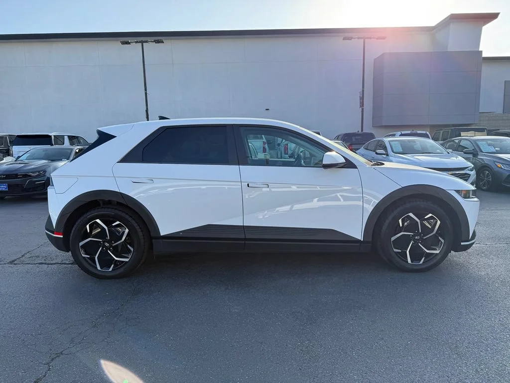 Used 2024 White Hyundai SEL image 6