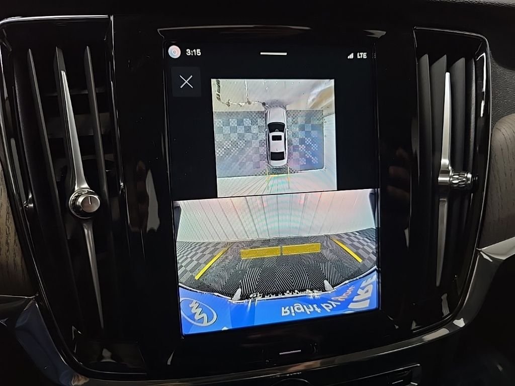 Used 2025 Black Volvo B6 Plus image 24