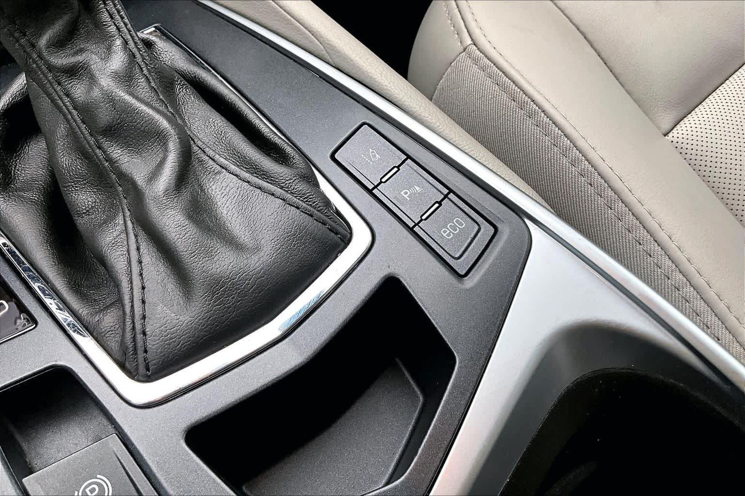 Used 2016 Platinum Ice Tricoat Cadillac Luxury Collection image 32