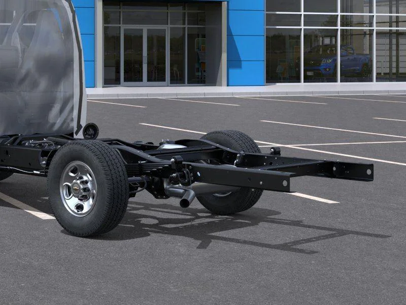 New 2025 Summit White Chevrolet 1WT image 11
