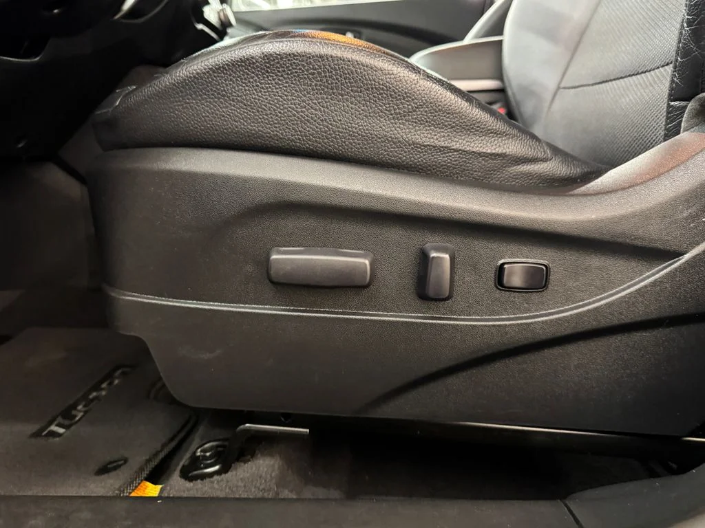 Used 2014 Silver Hyundai SE image 16