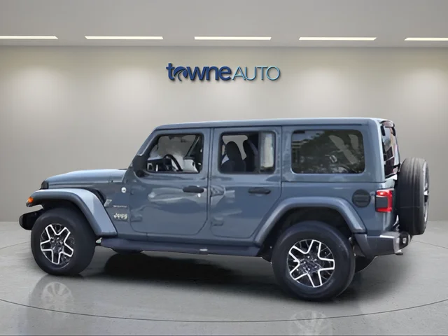 Used 2024 Gray Jeep Sahara image 4