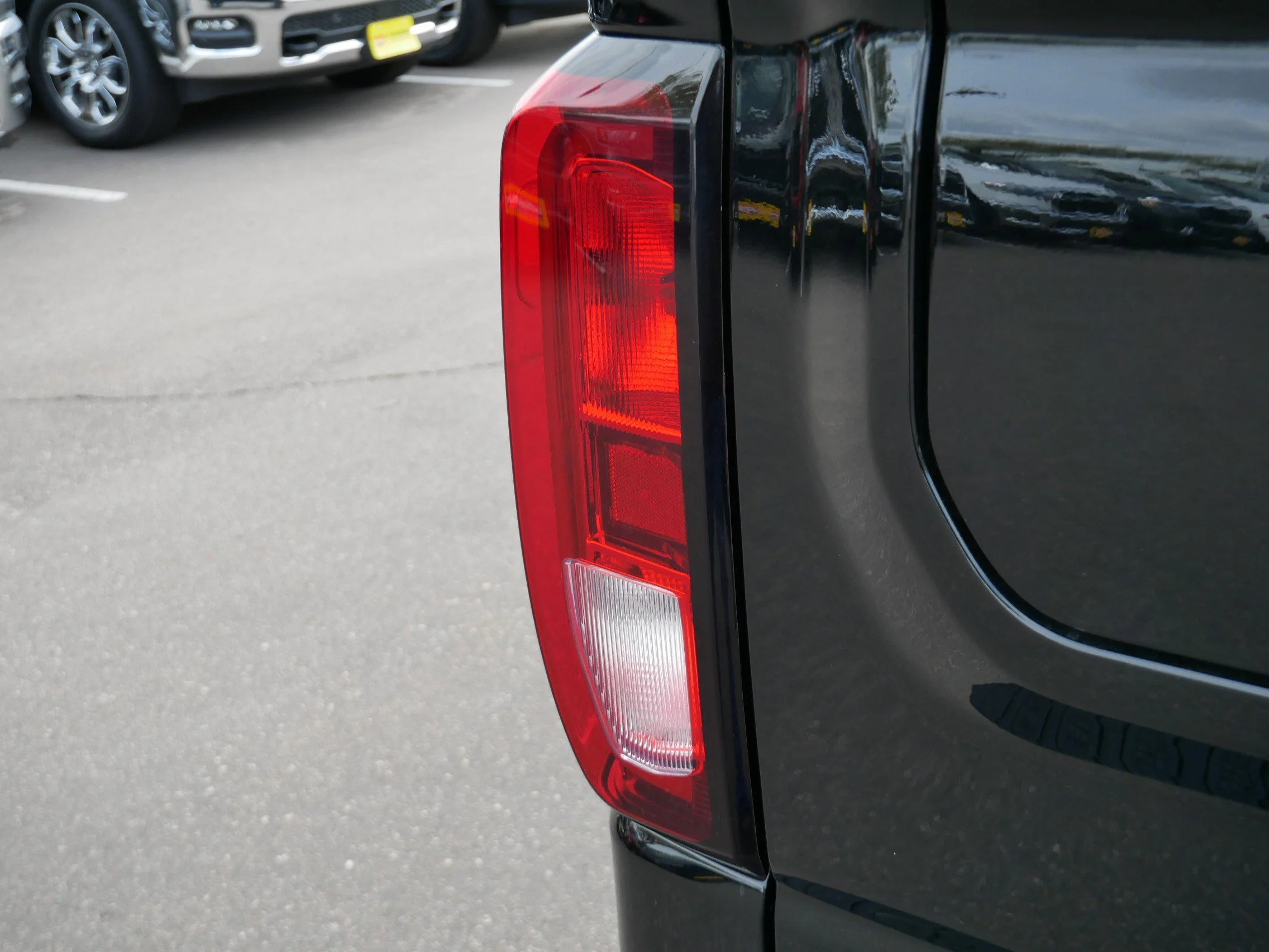 Used 2023 Onyx Black GMC Elevation image 17